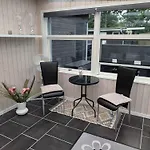 Vakantiehuis Charming With Large Fenced Garden