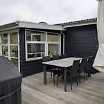 Vakantiehuis Charming With Large Fenced Garden Logstor