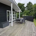 Charming With Large Fenced Garden *