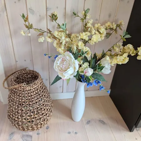 Charming With Large Fenced Garden Logstor