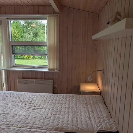 Charming With Large Fenced Garden Semesterbostad *