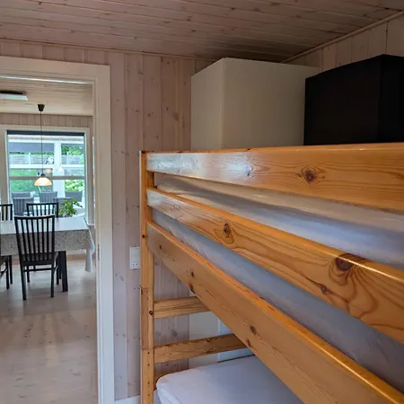 Charming With Large Fenced Garden Semesterbostad *