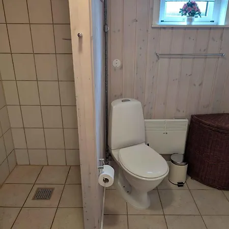 Semesterbostad Charming With Large Fenced Garden *