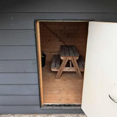 Charming With Large Fenced Garden Logstor