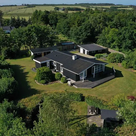 Charming With Large Fenced Garden *