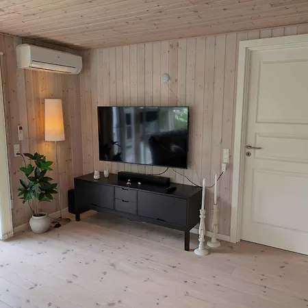 Vakantiehuis Charming With Large Fenced Garden Logstor