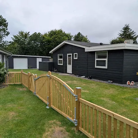 Charming With Large Fenced Garden * Logstor