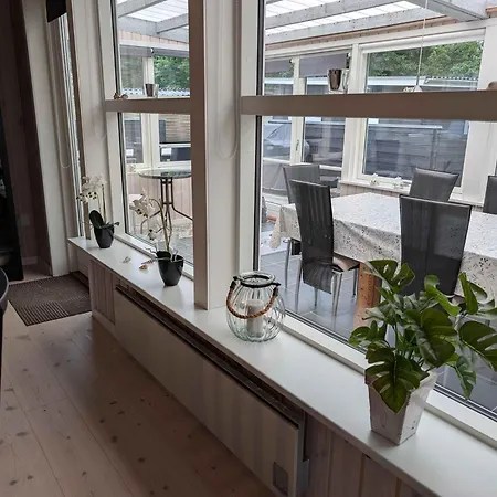 Charming With Large Fenced Garden Vakantiehuis