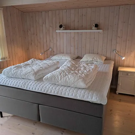 Charming With Large Fenced Garden *