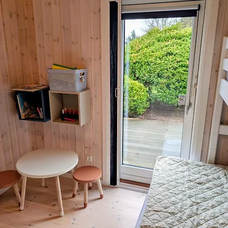 Charming With Large Fenced Garden * 로그스토