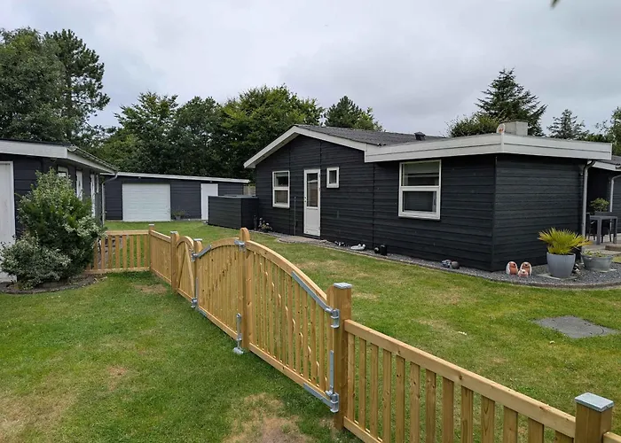 Charming With Large Fenced Garden * Logstor