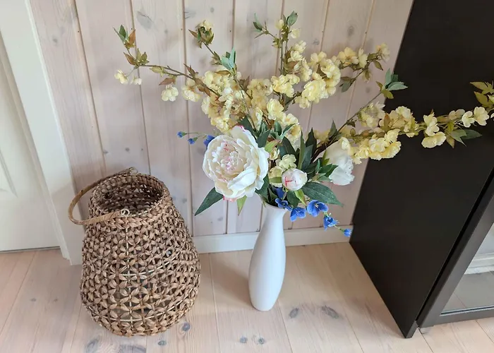 Charming With Large Fenced Garden Logstor