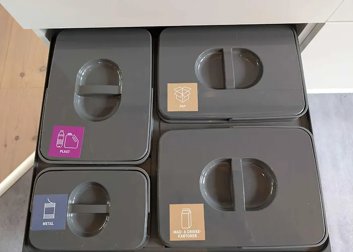 Charming With Large Fenced Garden Logstor