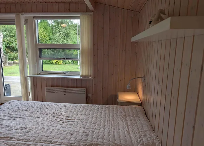 Charming With Large Fenced Garden Дом отдыха *