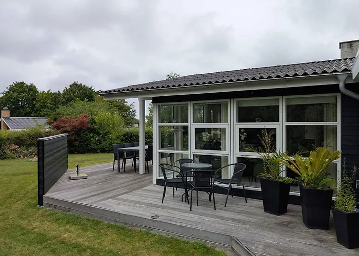 Charming With Large Fenced Garden *