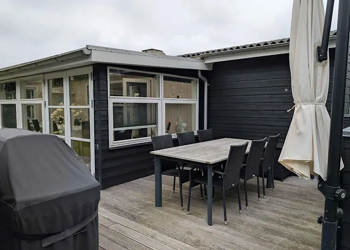 Charming With Large Fenced Garden Дом отдыха Logstor