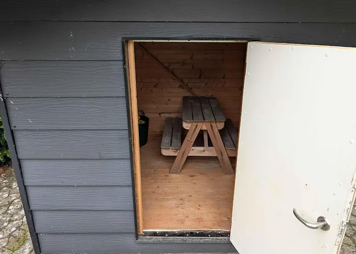 Charming With Large Fenced Garden Logstor